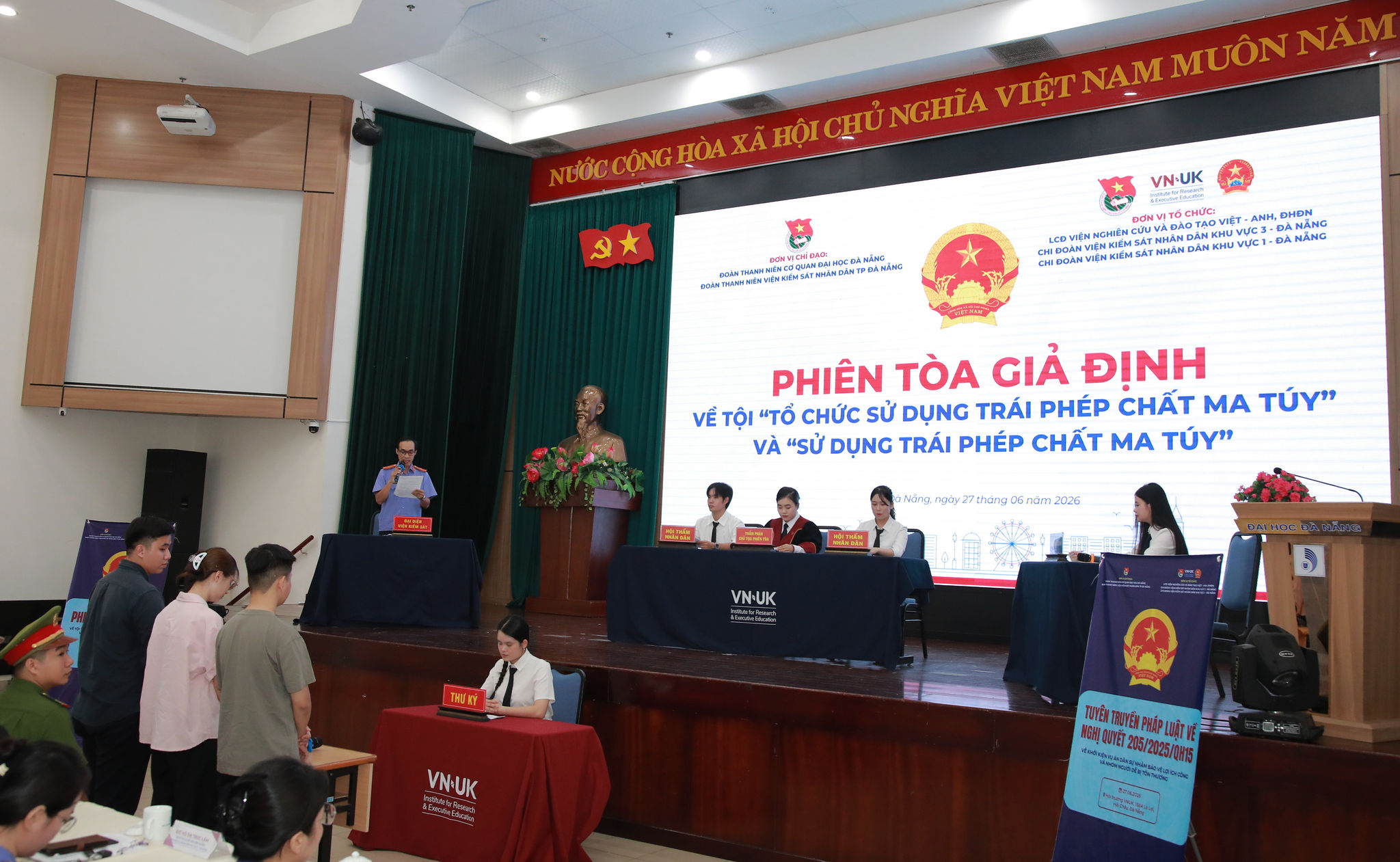 QUANG CANH TOA GIA DINH
