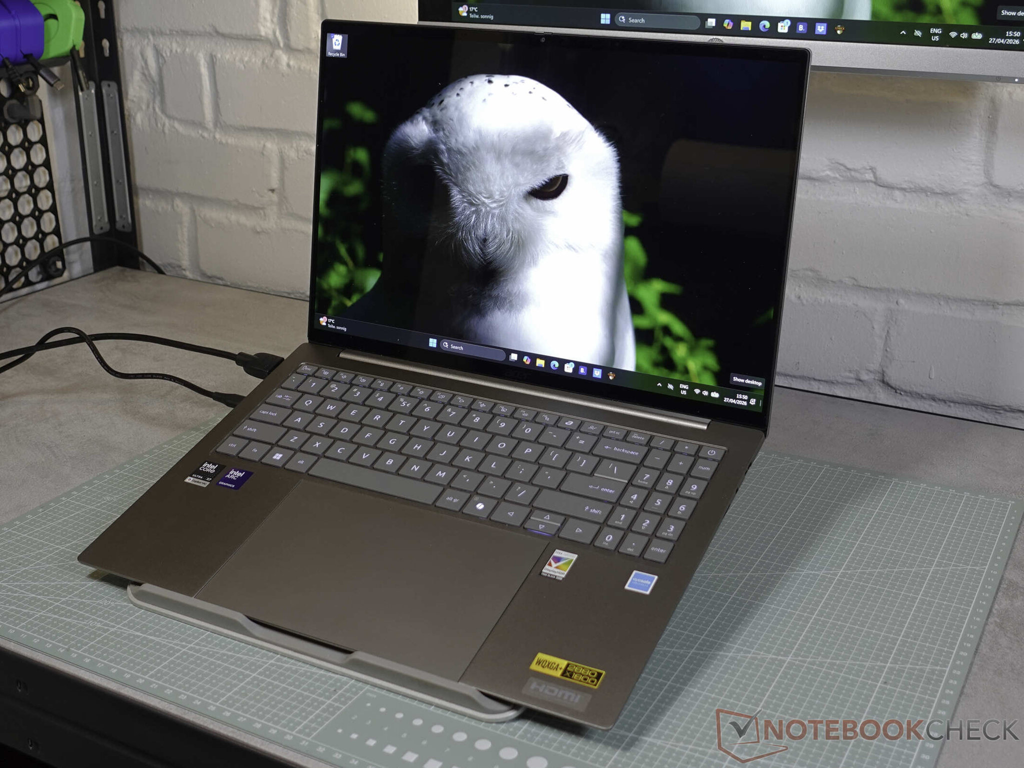 Acer Swift 16 AI phiên bản màu Basalt Gray với thiết kế mỏng nhẹ hiện đại