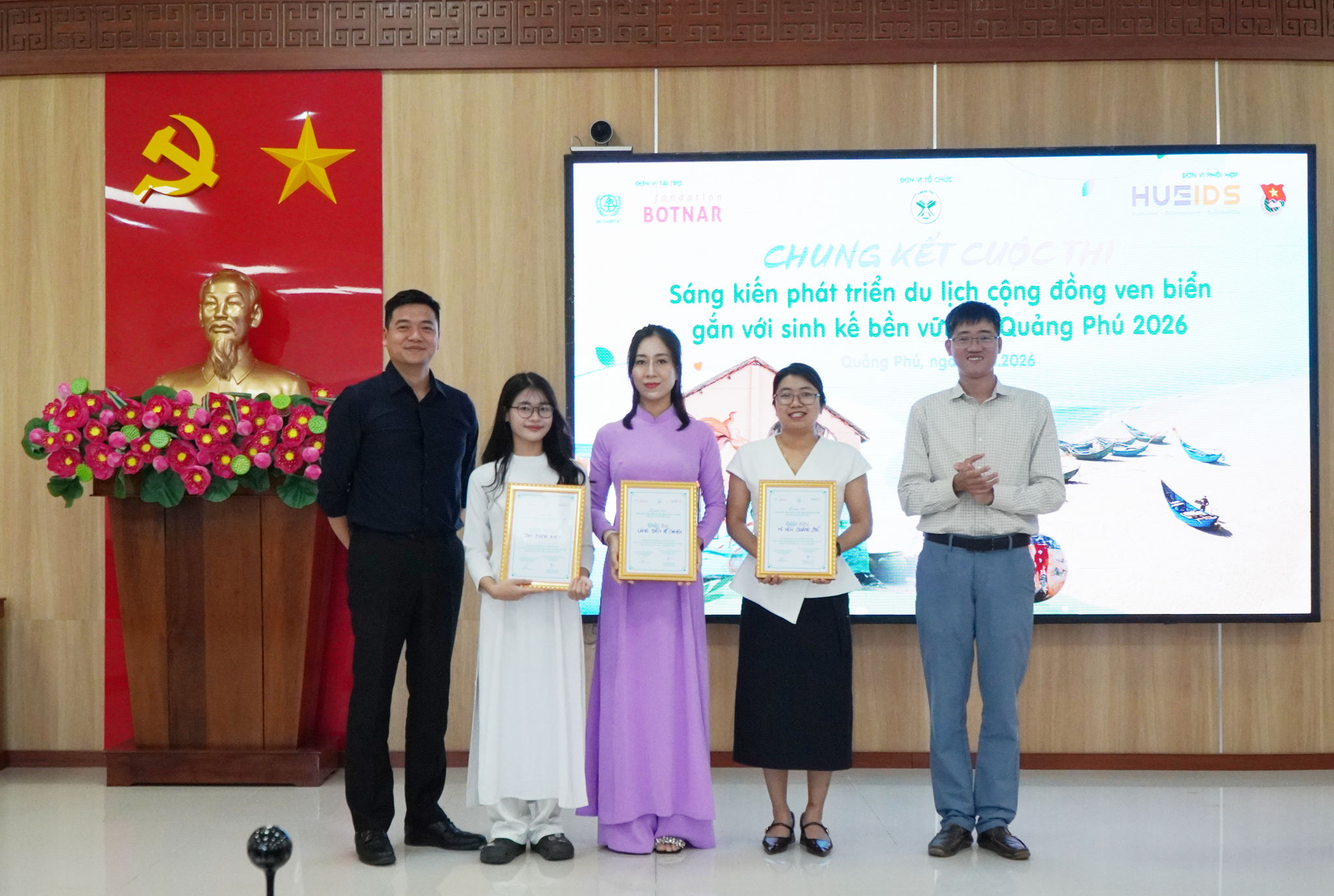Trao giải cho các dự án thuộc nhóm sản phẩm và trải nghiệm địa phương