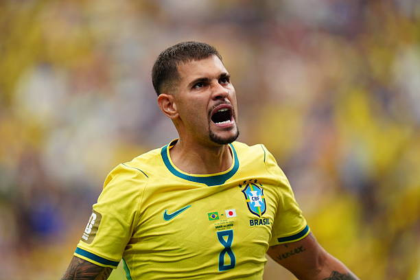 Bruno Guimaraes đóng vai trò kiến thiết lối chơi cho Selecao