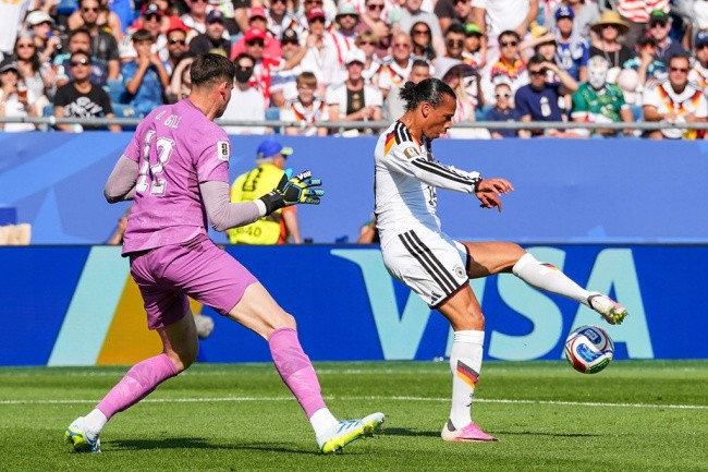 Leroy Sane thi đấu mờ nhạt trong hiệp thi đấu đầu tiên.