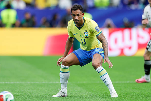 Danilo mắc sai lầm nghiêm trọng dẫn đến bàn thua của Brazil
