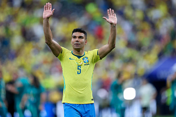 Casemiro ăn mừng bàn thắng gỡ hòa quan trọng cho Brazil