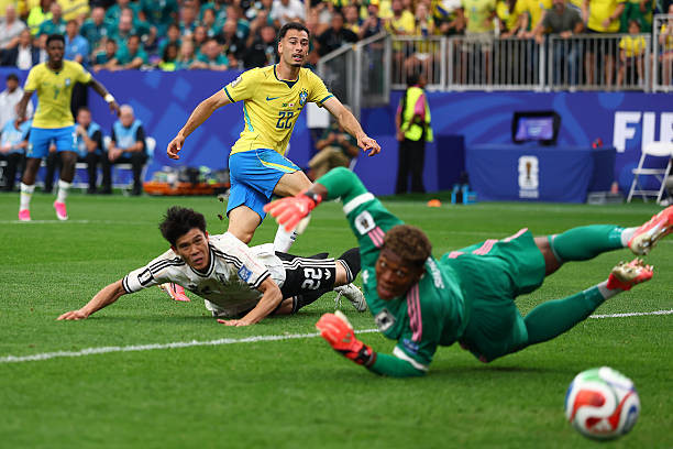 Gabriel Martinelli ghi bàn thắng quyết định giúp Brazil lội ngược dòng