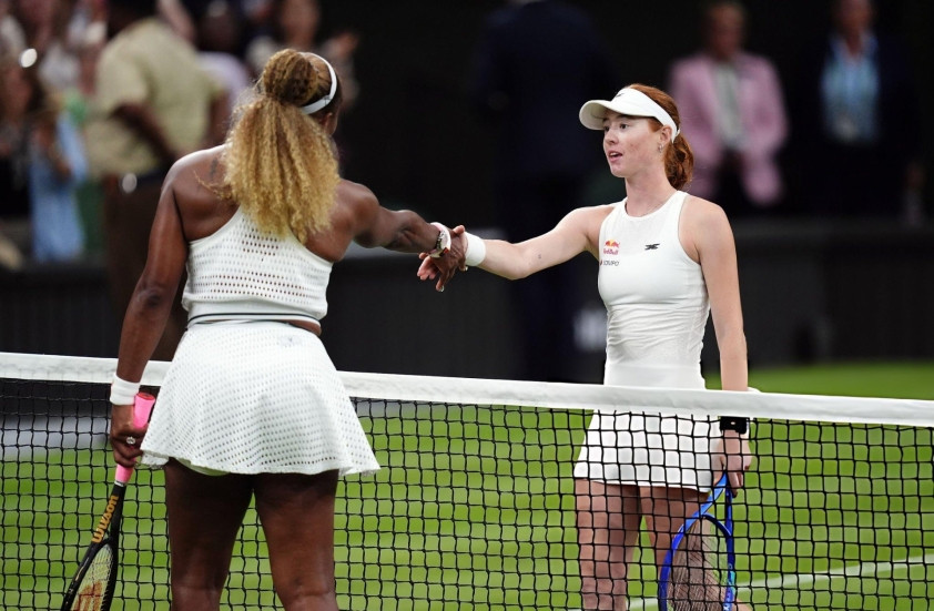Maya Joint ăn mừng chiến thắng trước Serena Williams
