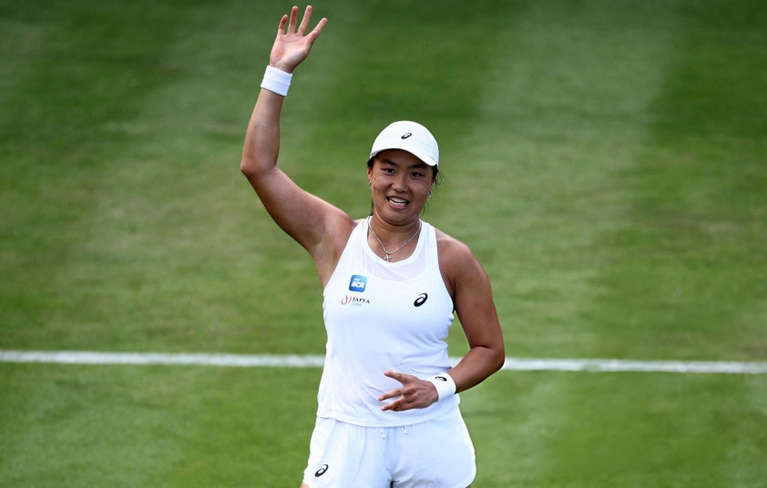 Janice Tjen tạo nên bất ngờ lớn Janice Tjen ăn mừng chiến thắng lịch sử tại vòng 1 Wimbledon 2026