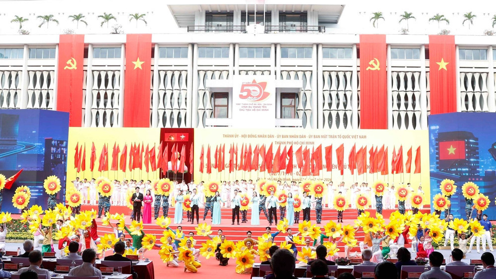 bf4aabe801100910374f8e-_vna-potal-le-ky-niem-50-nam-thanh-pho-sai-gon-gia-dinh-vinh-du-mang-ten-chu-tich-ho-chi-minh-8862048.jpg