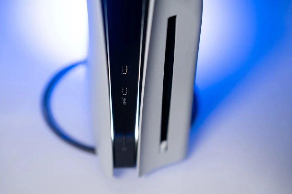 Ổ đĩa vật lý trên máy chơi game PlayStation 5