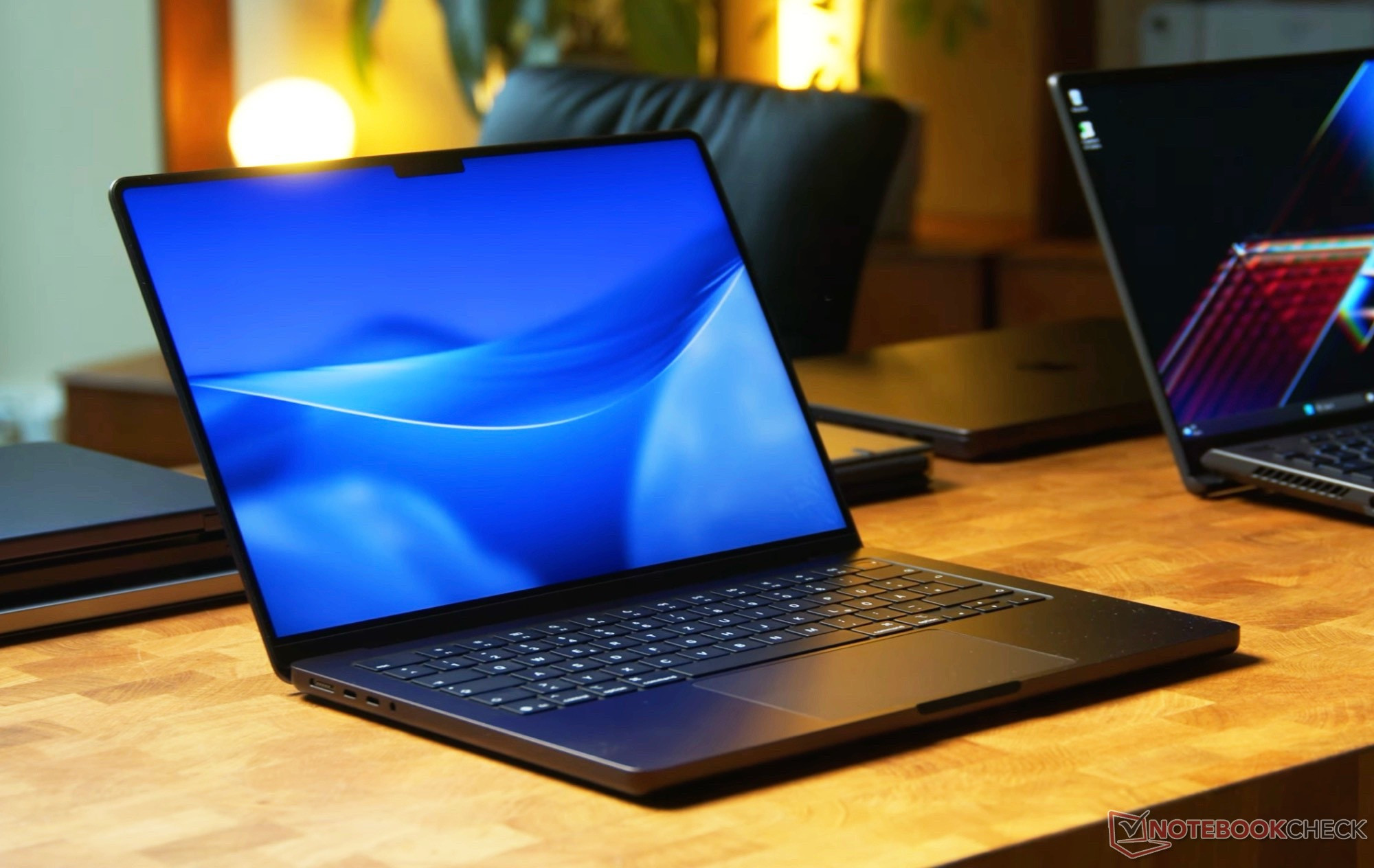 Apple dự kiến ra mắt hai thế hệ MacBook Pro trong vòng 12 tháng tới.