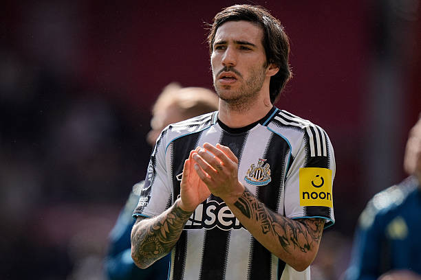 Sandro Tonali chuẩn bị gia nhập Tottenham Hotspur trong thương vụ kỷ lục.