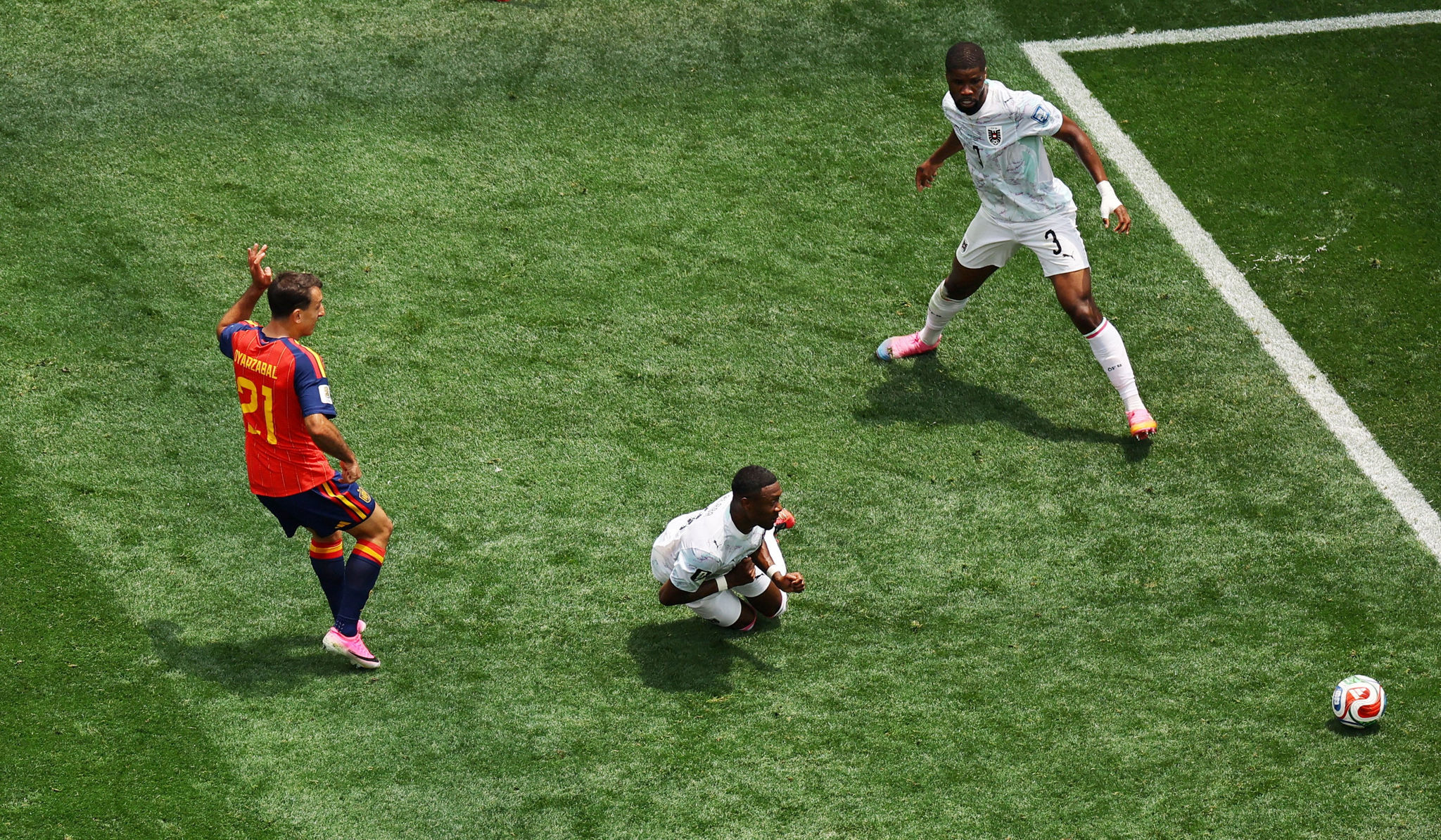 Các cầu thủ Tây Ban Nha ăn mừng bàn thắng trong trận gặp Áo tại World Cup 2026