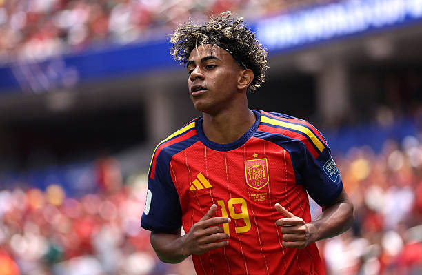 Lamine Yamal không quan tâm việc đối đầu Cristiano Ronaldo. Ảnh: Getty Images