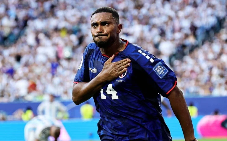 Deroy Duarte ăn mừng bàn gỡ hòa lịch sử cho Cape Verde trước nhà vô địch thế giới.