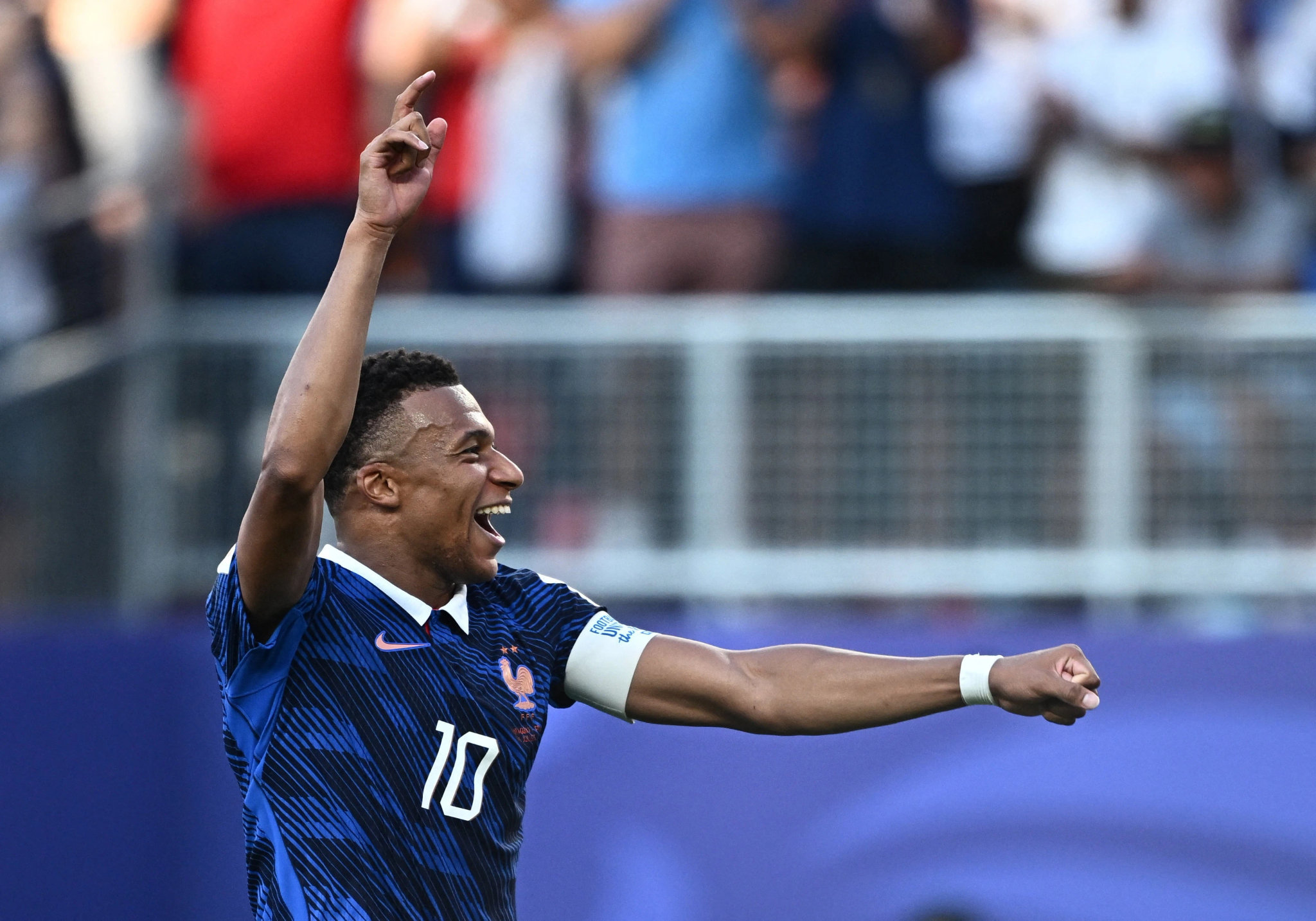 Kylian Mbappe ăn mừng bàn thắng duy nhất giúp Pháp vượt qua Paraguay
