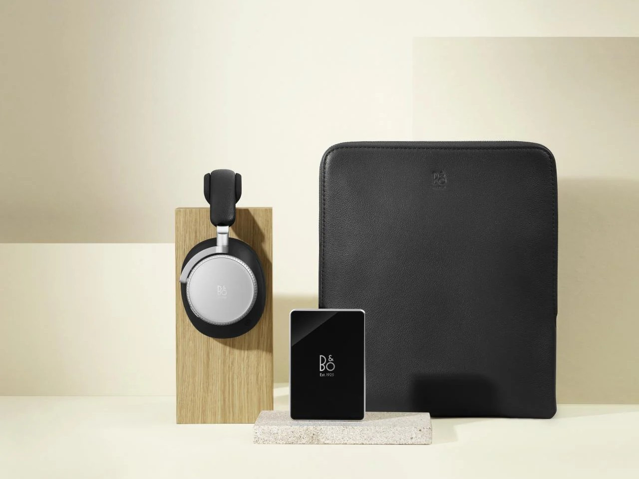 Sạc dự phòng Bang & Olufsen màu Infinite Black