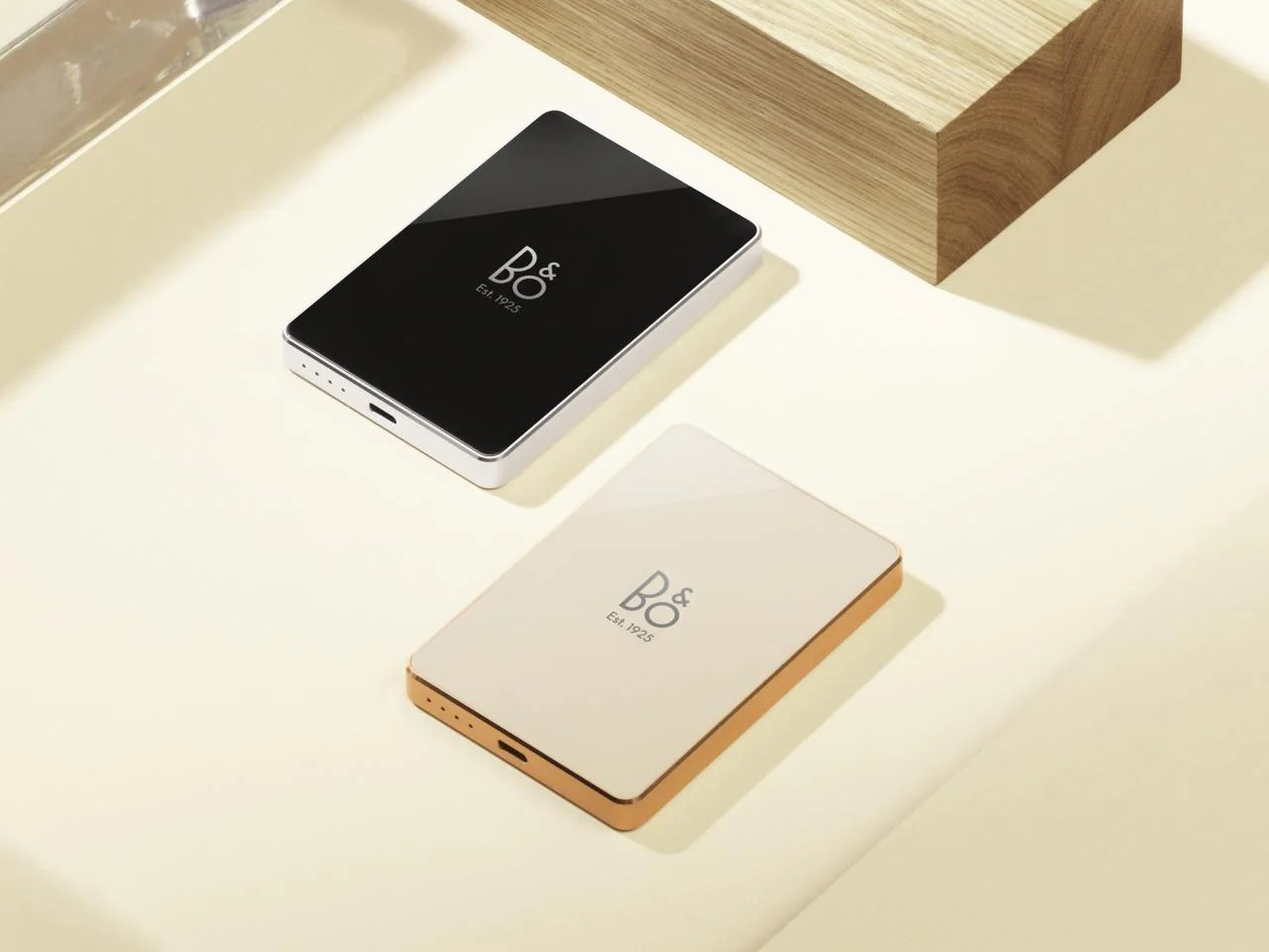 Sạc dự phòng Bang & Olufsen mới hỗ trợ sạc USB-C 20W và sạc không dây 15W