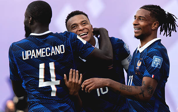 Kylian Mbappe và Michael Olise là những nhân tố chủ chốt trong lối chơi của Pháp.