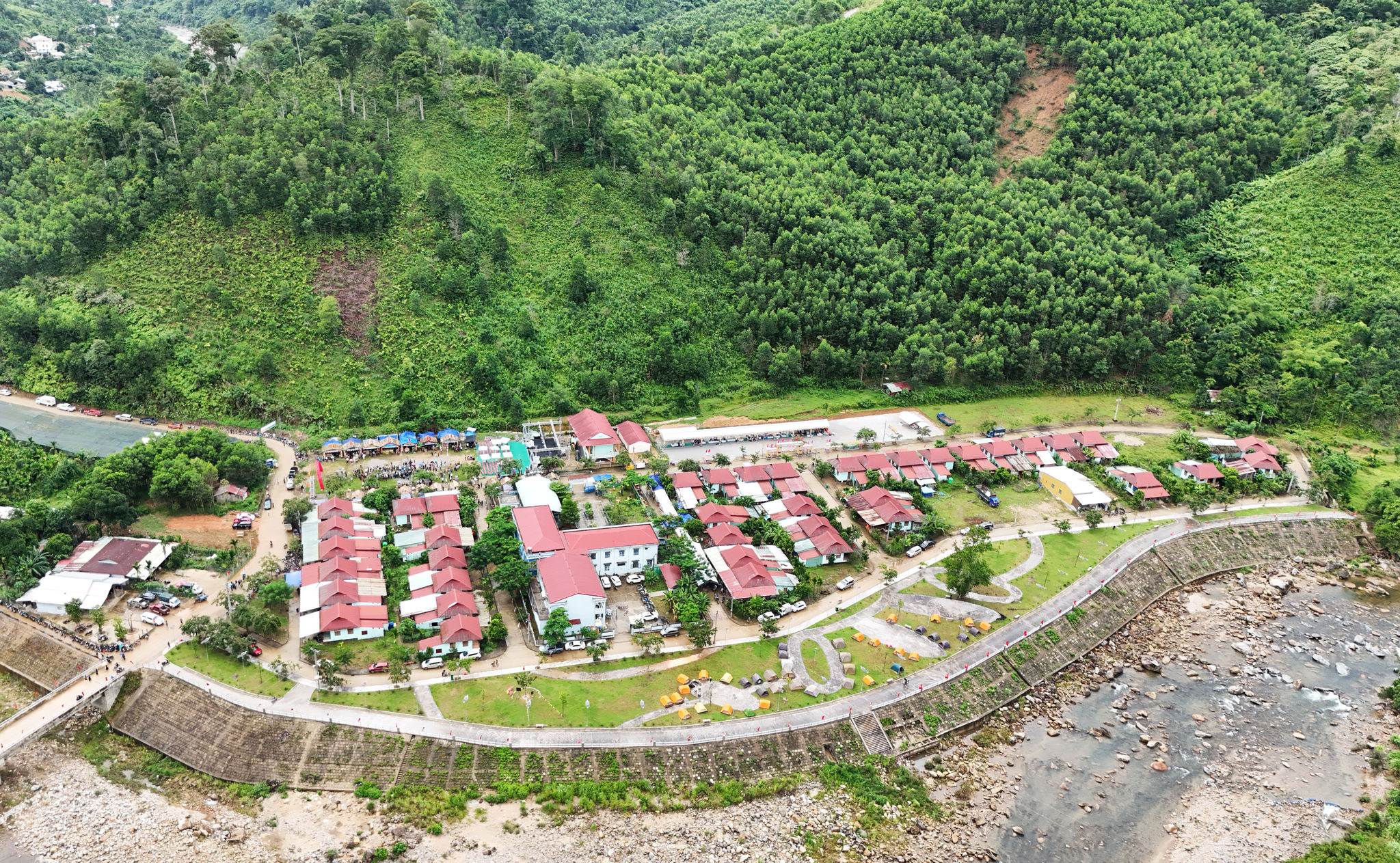 หมู่บ้านบางลา (ตำบลตราเลง) เป็นสถานที่จัดงานเทศกาลอบเชยตราเลงครั้งแรก