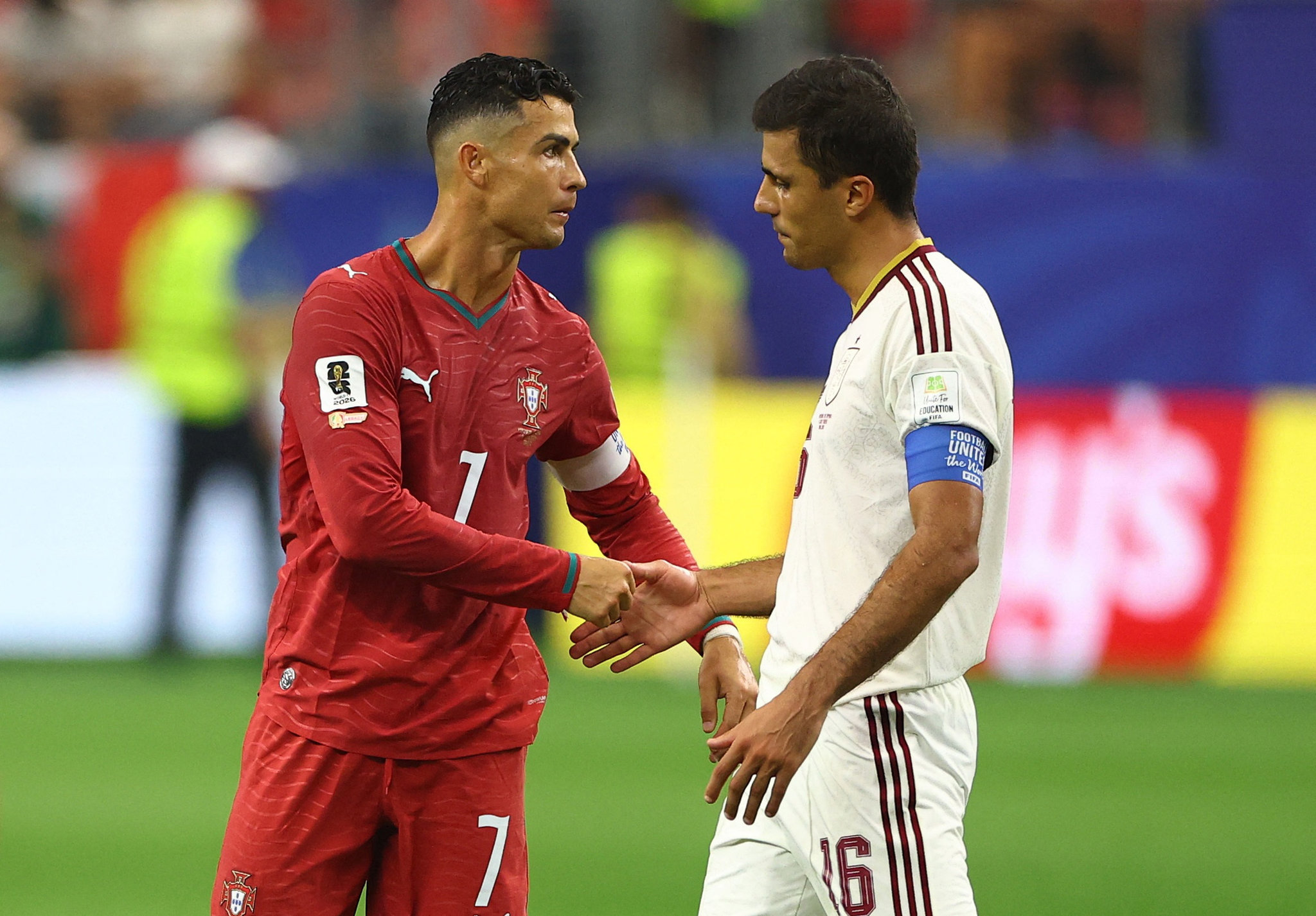 Mikel Merino ăn mừng bàn thắng vào lưới Bồ Đào Nha