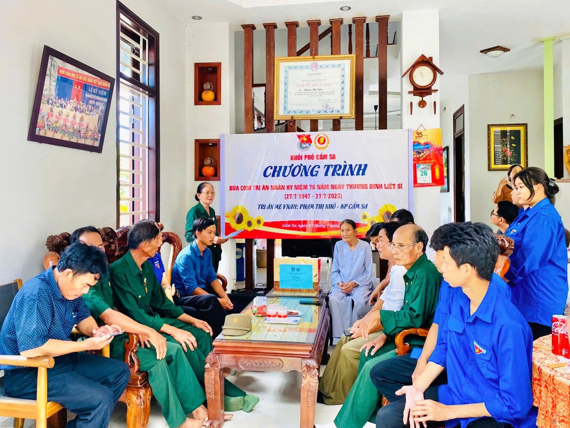 Mỗi dịp lễ, Tết hay ngày tri ân, ngôi nhà của Mẹ Nhỏ lại rộn ràng bước chân con cháu, cán bộ và những người luôn dành sự kính trọng đối với mẹ. Ảnh: THÚY HIỀN