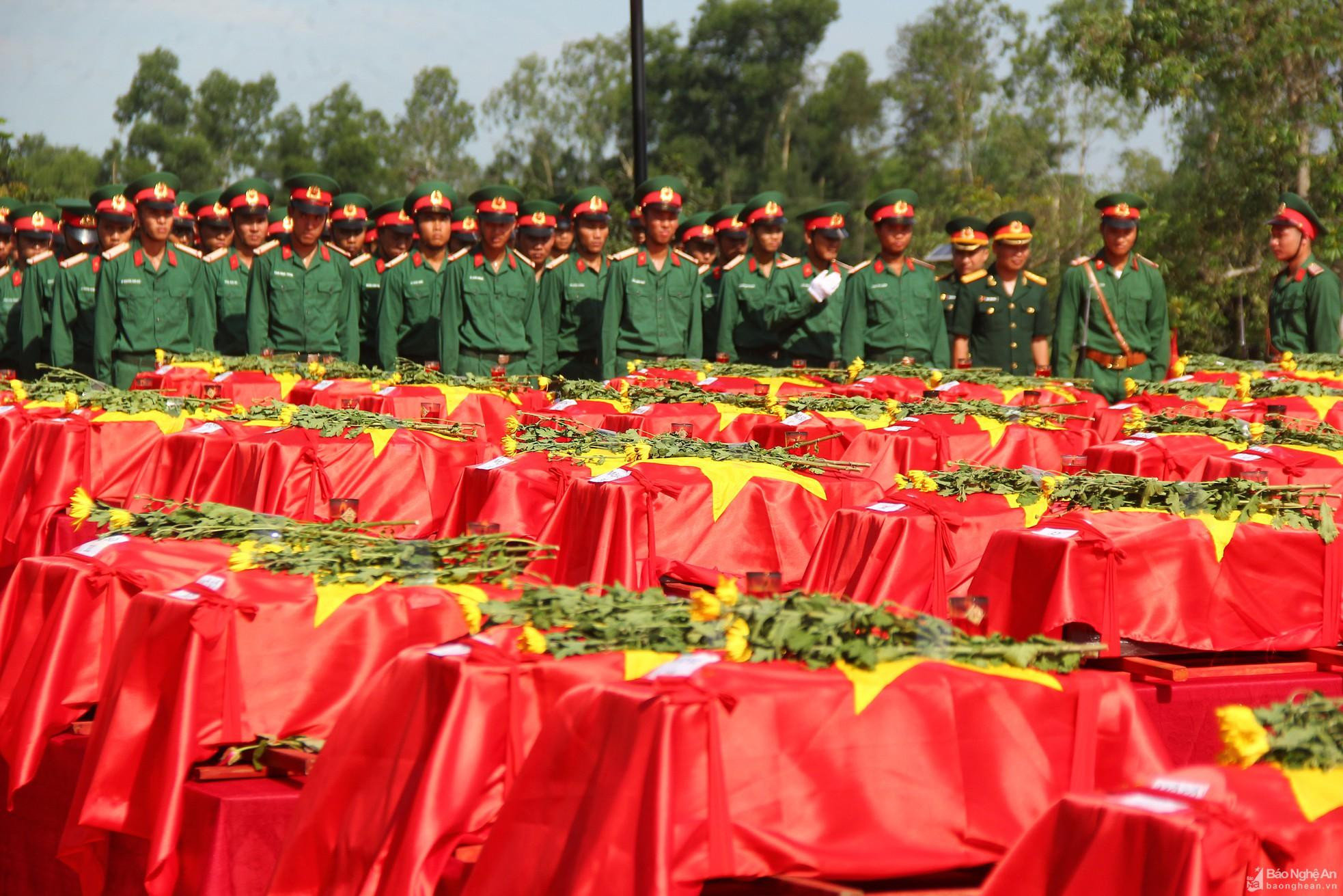 Thủ tướng yêu cầu đẩy mạnh thực hiện tìm kiếm, quy tập và xác định danh tính hài cốt liệt sĩ- Ảnh 1.