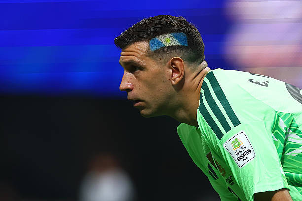 Thủ thành Emiliano Martinez trong trận đấu với Ai Cập
