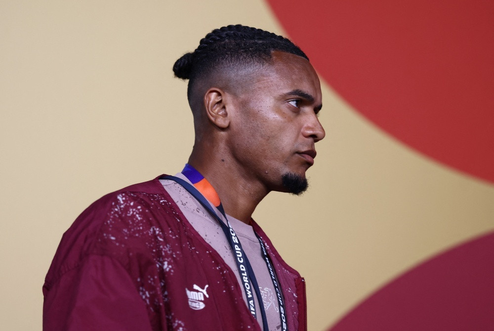 Manuel Akanji thất vọng sau cú sút luân lưu hỏng ăn trong trận gặp Colombia tại World Cup 2026