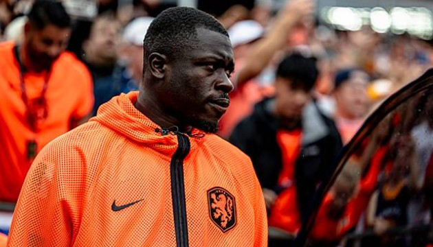 Brian Brobbey lọt tầm ngắm Man United