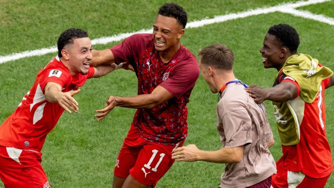 Thụy Sĩ giành vé vào tứ kết World Cup sau màn trình diễn lỳ lợm.