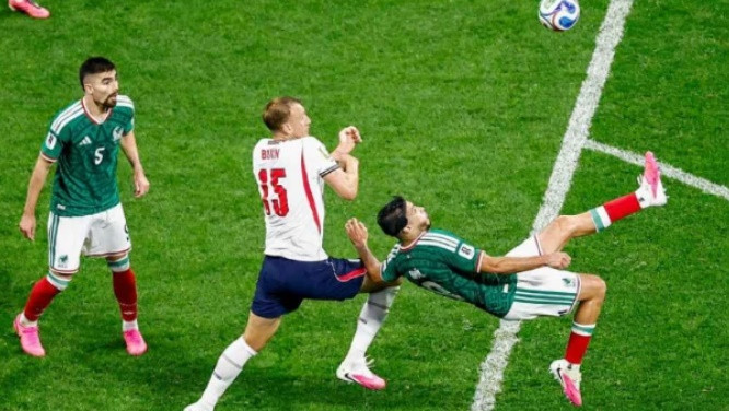 Dan Burn cũng đã có một màn trình diễn đầy quả cảm trước Mexico.