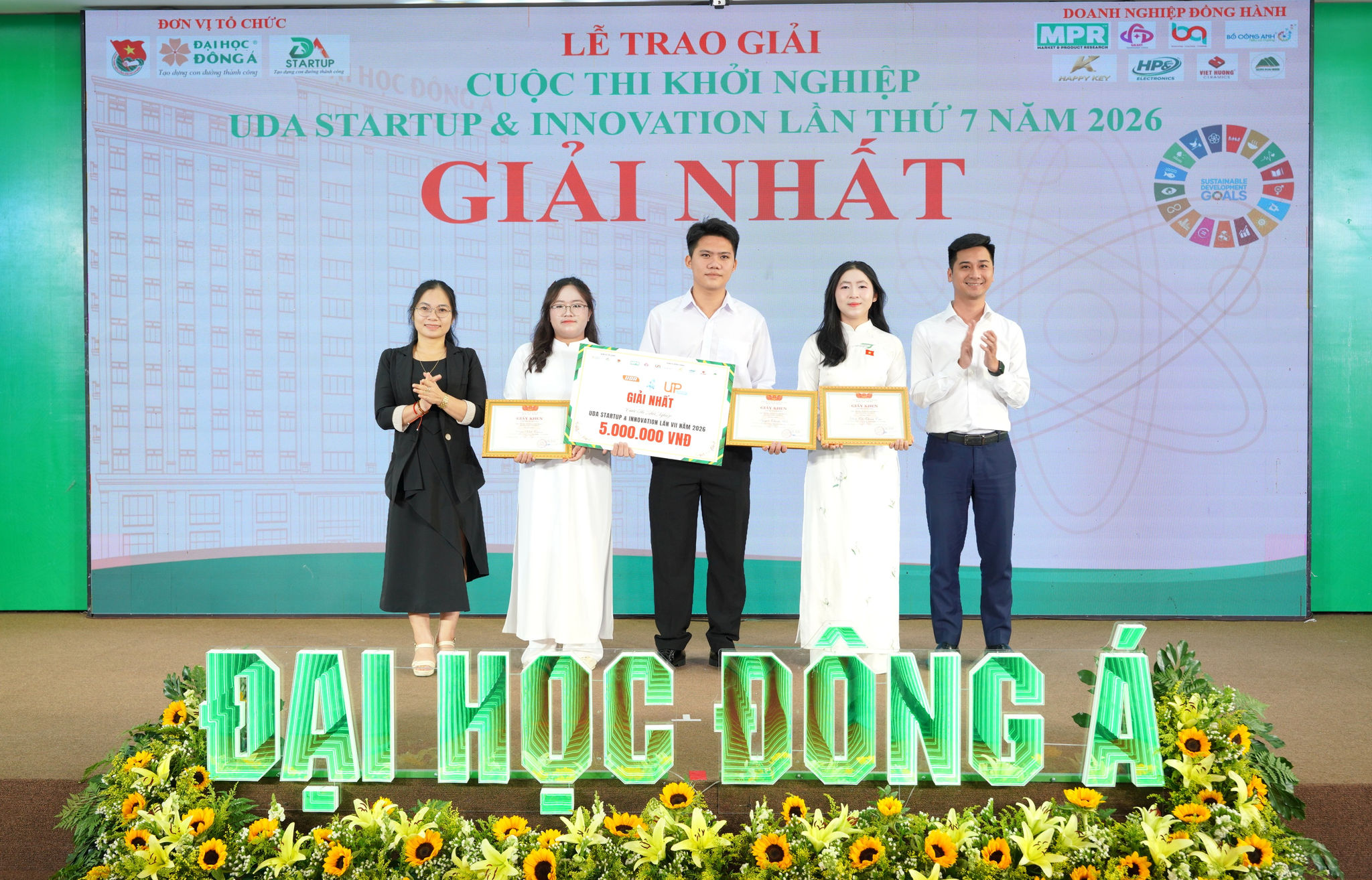 7r303449.jpg