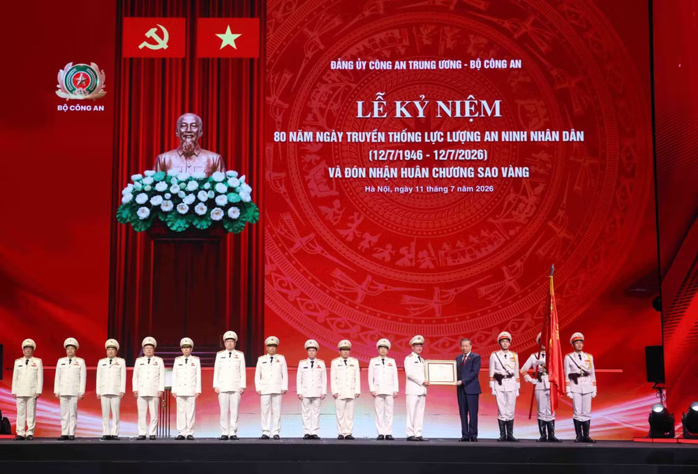tong-bi-thu-chu-tich-nuoc-to-lam-du-le-ky-niem-80-nam-ngay-truyen-thong-luc-luong-an-ninh-nhan-dan-27.jpg