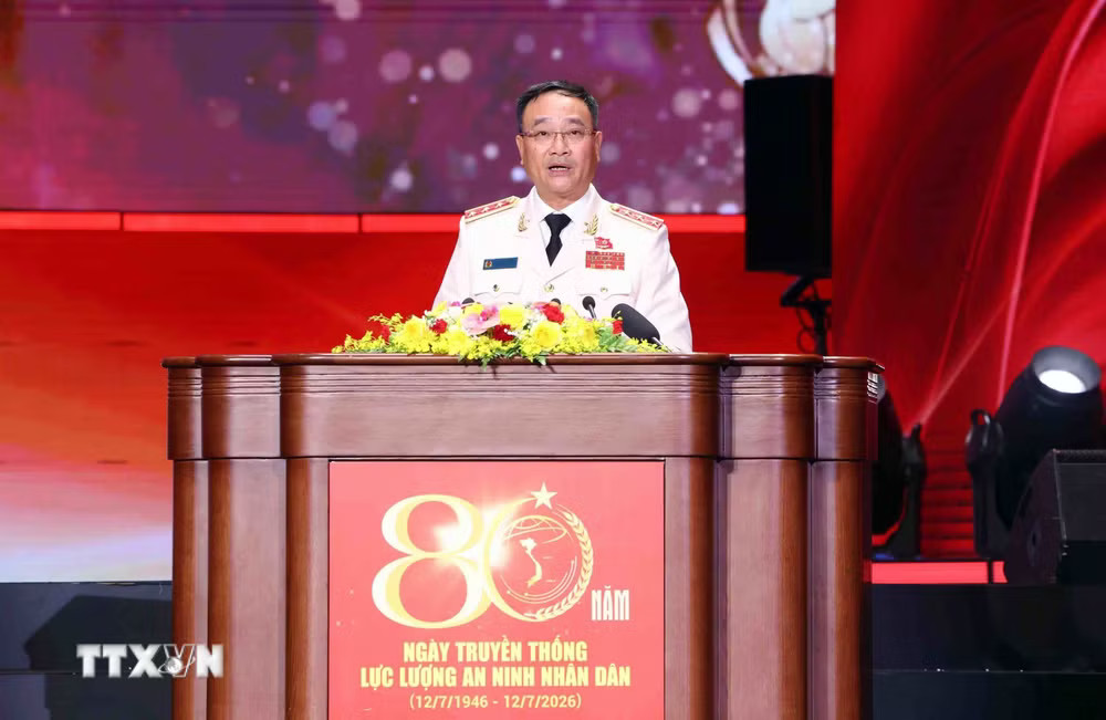 ttxvn-tong-bi-thu-chu-tich-nuoc-to-lam-du-le-ky-niem-80-nam-ngay-truyen-thong-luc-luong-an-ninh-nhan-dan-21.jpg
