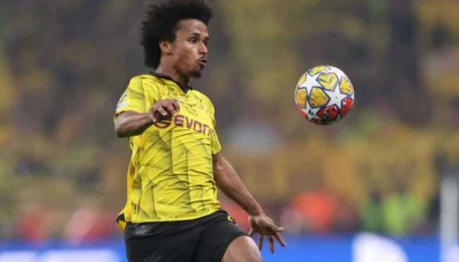 Karim Adeyemi trong màu áo Dortmund trước khi gia nhập Barcelona