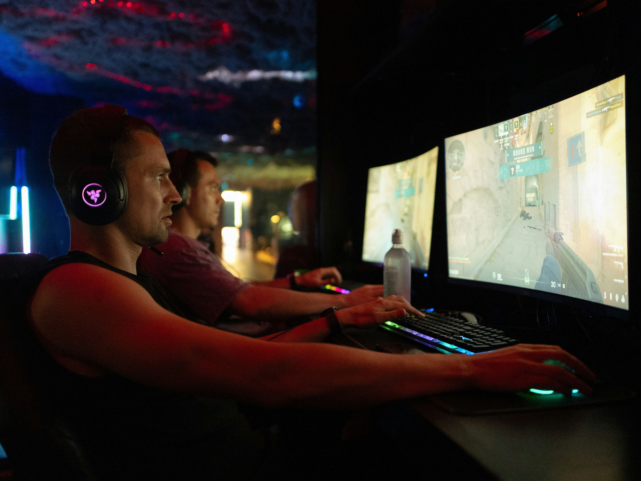 Playing at 480Hz is said to confer a signficant advantage over 60Hz. Gamers in front of monitors pictured.