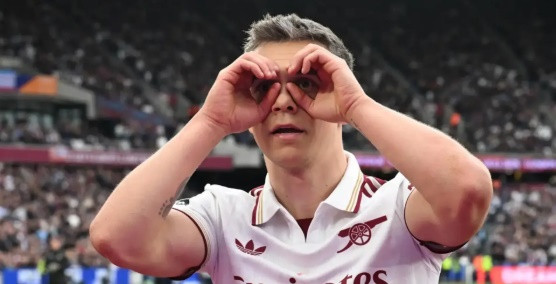 Leandro Trossard trong màu áo Arsenal Leandro Trossard có thể chia tay Arsenal để gia nhập Besiktas trong kỳ chuyển nhượng hè này.