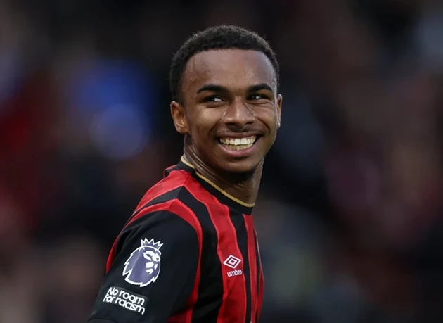Eli Junior Kroupi trong màu áo Bournemouth với khả năng dứt điểm sắc bén