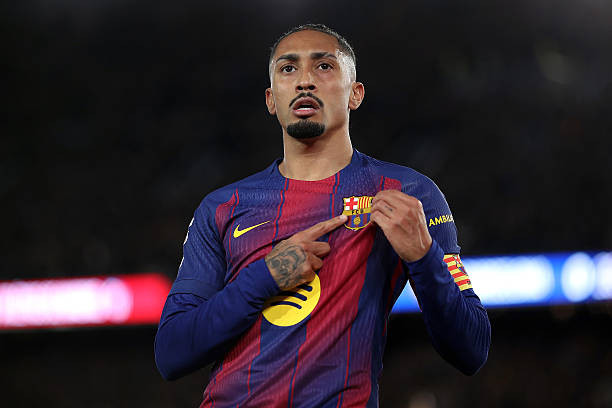 Raphinha quyết tâm ở lại Barcelona bất chấp sự quan tâm từ Saudi Arabia