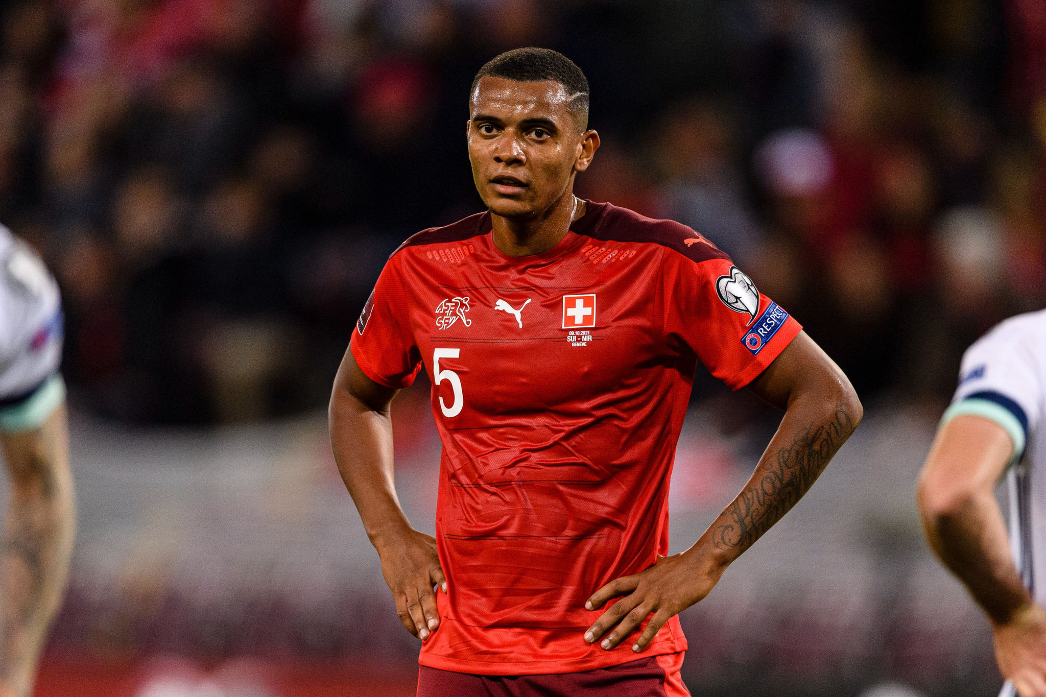 Manuel Akanji là chốt chặn tin cậy của hàng thủ Thụy Sĩ