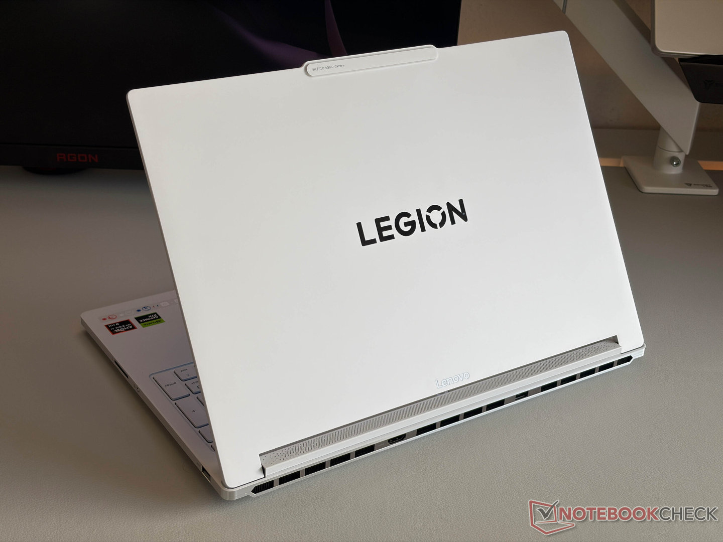 Cận cảnh chi tiết phần cứng mới trên Lenovo Legion 7a