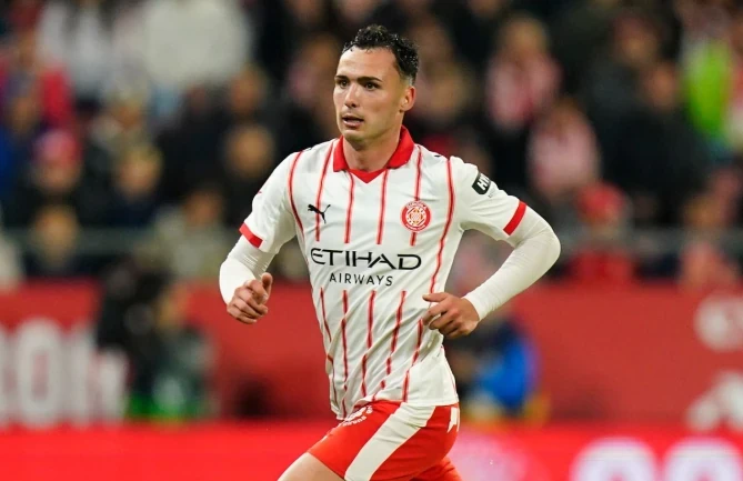 Hậu vệ Arnau Martinez là mục tiêu chuyển nhượng tiềm năng của Liverpool với mức giá rẻ