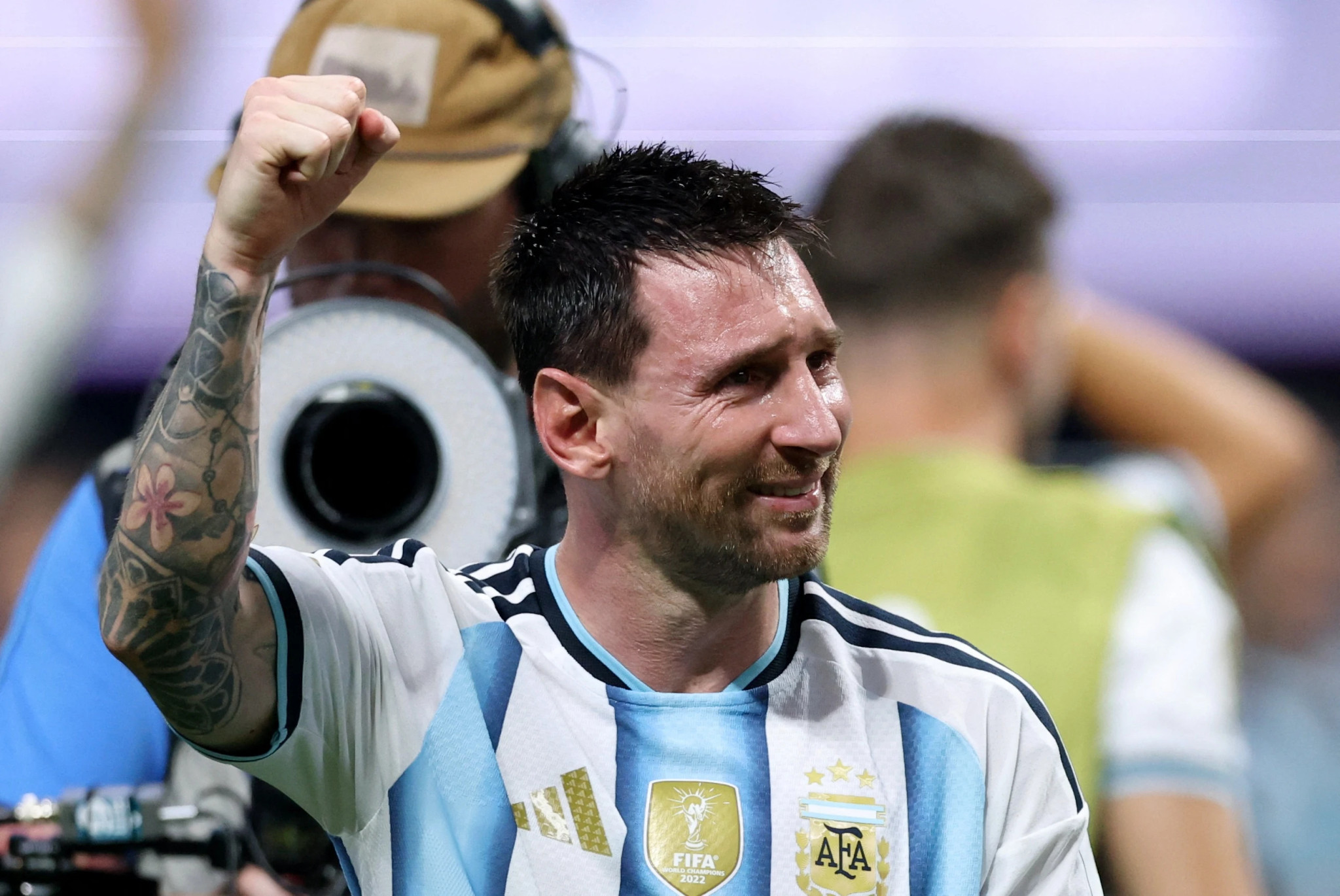 Lionel Messi trong một pha đi bóng vượt qua đối thủ tại World Cup 2026