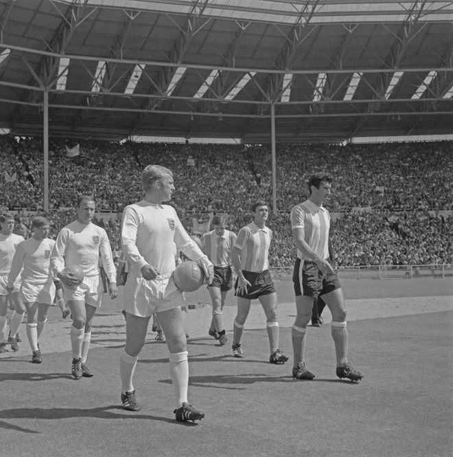 Trận đấu đầy bạo lực giữa Anh và Argentina tại World Cup 1966.