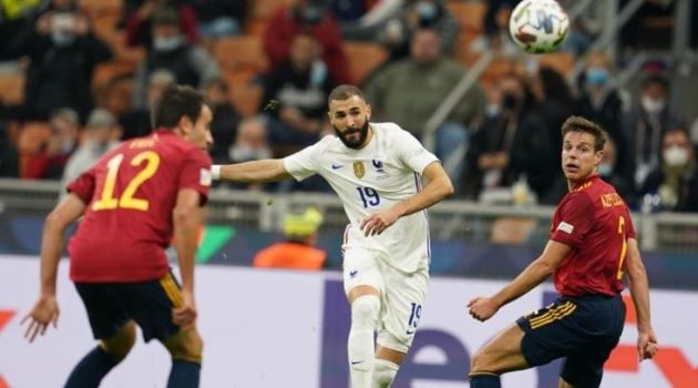 Karim Benzema ghi bàn vào lưới Tây Ban Nha tại Nations League 2021