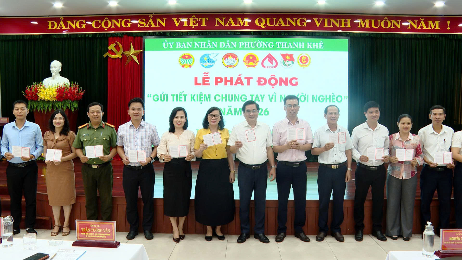Lãnh đạo phường Thanh Khê, các tổ chức chính trị xã hội trên địa bàn hưởng ứng lễ phát động. Ảnh: DIỄM HƯƠNG - TRƯỜNG SƠN