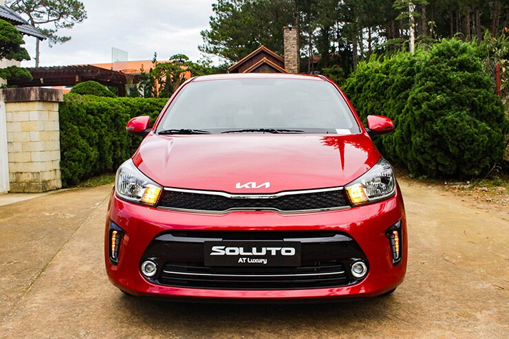Mâm xe hợp kim và chi tiết thân xe KIA Soluto