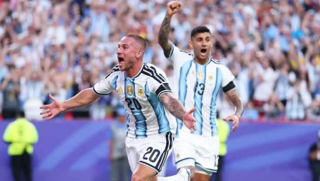 Mac Allister và Romero thi đấu đầy năng lượng trong màu áo tuyển quốc gia Argentina.