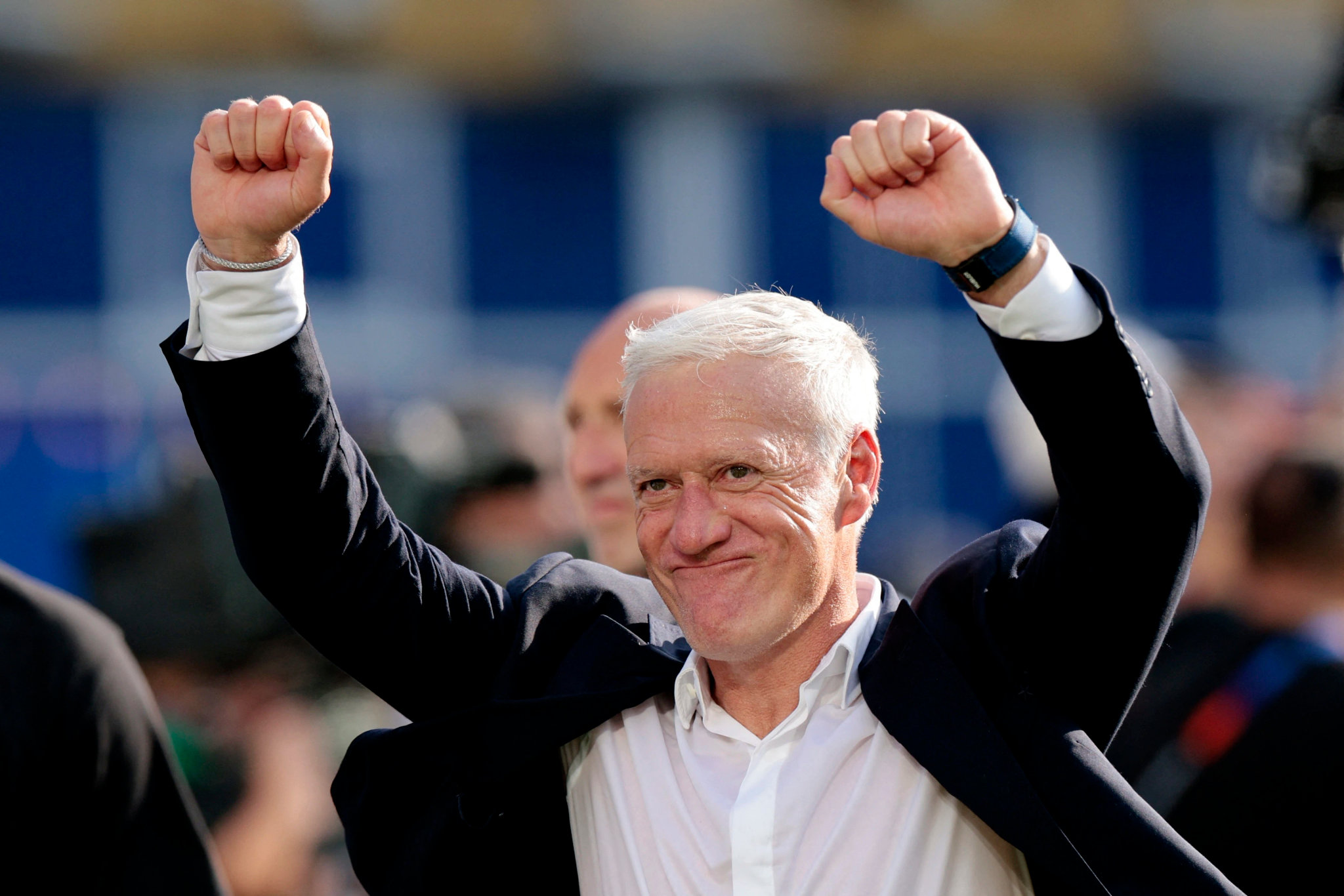 HLV Didier Deschamps và các học trò chuẩn bị cho trận bán kết