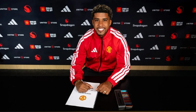 Người hâm mộ Man United kỳ vọng vào sự kết hợp giữa Santos và các tài năng trẻ tại CLB.