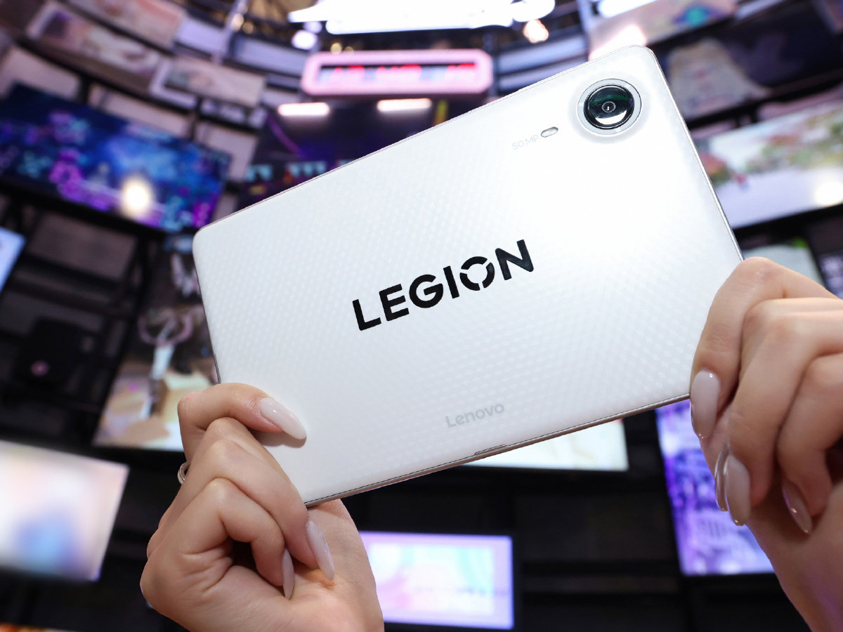 Máy tính bảng Legion Y700 Infinite phiên bản màu trắng với chip Snapdragon 8 Elite Gen 5.